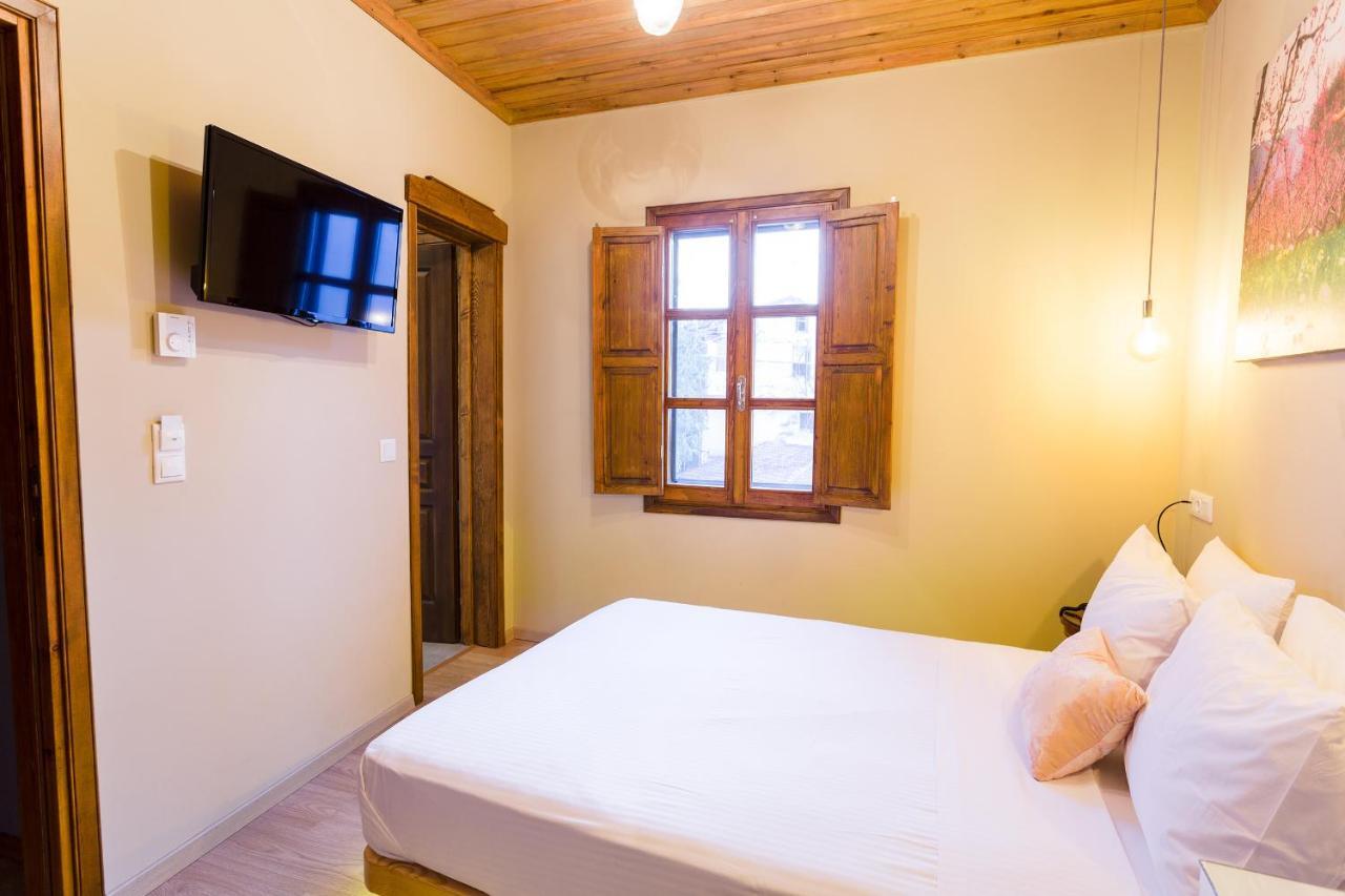 Blossom rooms&suite Veria  Exteriör bild